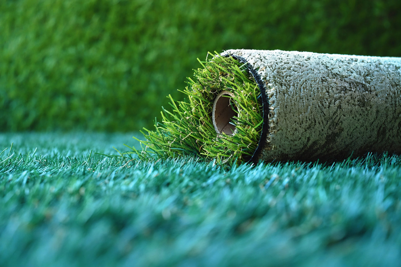 Synthetic lawn turf